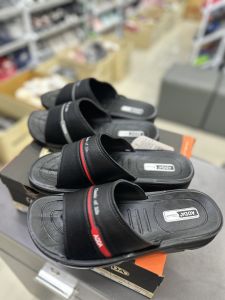 I รองเท้าแตะ ADDA รองเท้าผู้ชาย รองเท้าพื้นหนา สี สีเทา แดง Size 39-45 รุ่น 7C15