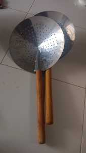 Serokan Gorengan/Tirisan Minyak Goreng Stainless Gagang Kayu KECILTANGGUNGBESARJUMBO 6 PCS