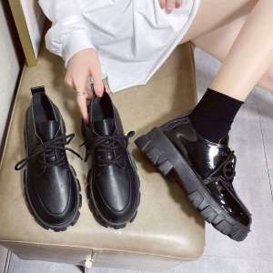 รองเท้า JK ส้นสูง 2022 ส่งเร็ว รองเท้า MJ ส้นสูง หนาสั้น เสื้อผ้าผู้หญิงอังกฤษส้นสูง ราคาเสริมสมบูรณ์