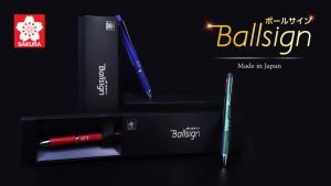 SAKURA (ซากุระ) ปากกาหมึกเจล 4 สี + ดินสอกด Ballsign : ปากกาหมึกดำ หมึกน้ำเงิน หมีกแดง หมึกเขียว และดินสอกด ในแท่งเดียว | ไส้น้ำหมึก | GB4M1004