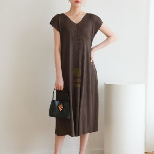 string(78) "Summer Pleated A-Line Dress by Aiden001 | Loose Skin-Covering V-Neck | Mid-Length | Large Size | Pleats | Average Size