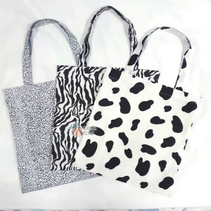 ส่งเร็ว ต้อนรับปีวัว Tote Bag กระเป๋าผ้าลายวัว ลายเสือ ลายม้าลาย มีซับใน ถุงผ้า น่ารัก กระเป๋าสะพายไหล่ กระเป๋าโท้ท ของขวัญ