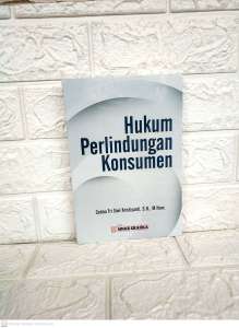 HUKUM PERLINDUNGAN KONSUMEN  Dr. Celina Tri Siwi Kristiyanti S.H. M.Hum.  SINAR GRAFIKA AJ-HKM-EKN Fakultas Hukum Universitas Katolik Widya Karya Malang TAHUN 2022