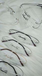 กรอบแว่นตา แว่นตัดเลนส์สายตา รุ่น 1013 เบา ใส่สบาย