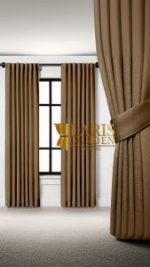 gorden jendela panjang 2 kaca motip zelitha serat cakar embos warna abu muda bahan blackout mewah