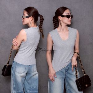 เสื้อแขนกุดคอU PREMiUM QUALITY  เนื้อนุ่ม ใส่ระบายอากาศดี เหมาะกับอากาศThailand ••สารพัดแมช•• ตัวเก่งที่ควรมีติดตู้ เนื้อผ้ายืดสวยมีtexture แมชกับอะไรก็เก๋ recommended ว่าต้องมี.