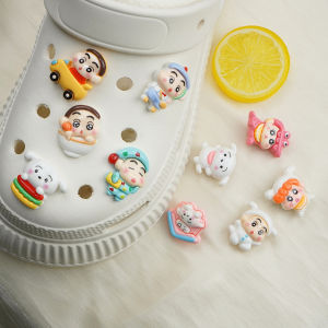 Bộ 10 Sticker Charm 3D chủ đề Shin cún trắng nhựa cứng gắn Dép Sục Cá Sấu MayTo JB-395