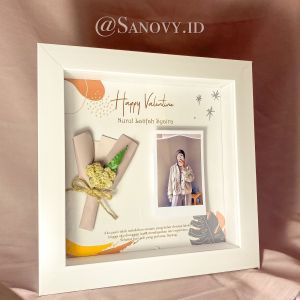 FRAME GIFT 3D ukuran 20x20 / hampers murah