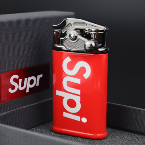 SUPREME Lighter Windproof Jet Flame Lighter Strong Blue Flame Classic Creative Pemetik Api Tajam Viral SUPREME Besi 创意打火机