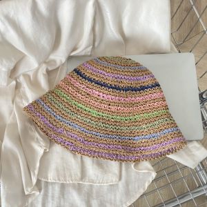 BEAUTYLADIES ของผู้หญิง หมวกฟางชายหาด ฤดูร้อนฤดูร้อนฤดูร้อน งานทำมือ หมวกทรงถัง เกาหลีแบบเกาหลี แถบลายทาง หมวกกันแดดสีรุ้ง กิจกรรมกลางแจ้งกลางแจ้ง