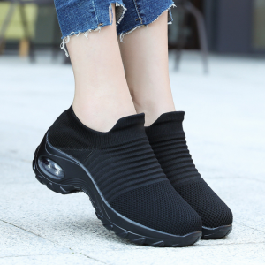 [ส่งเร็วพิเศษ!] พร้อมส่ง รองเท้าสวม รองเท้าผ้ายืด รองเท้าเสริมส้น รองเท้าสุขภาพ