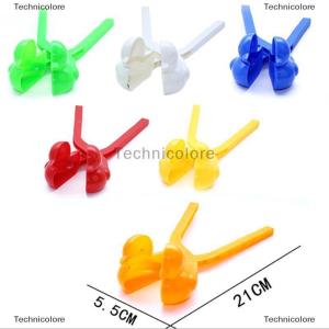 [COD] Technicolore Cartoon Lovely Duck Shaped Snowball Maker Clip Children Outdoor toy