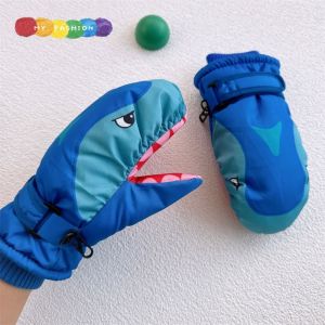 MYCOLOR ถุงมือเด็ก ถุงมือ กันหนาว การ์ตูนลายการ์ตูน ถุงมือสกีสำหรับเด็ก ลายปลาฉลาม อบอุ่นและอบอุ่น ถุงมือสโนว์บอร์ดสำหรับเด็ก กันลื่น พร้อมข้อนิ้ว ถุงมือสกีฤดูหนาว อายุ3ถึง12ปี