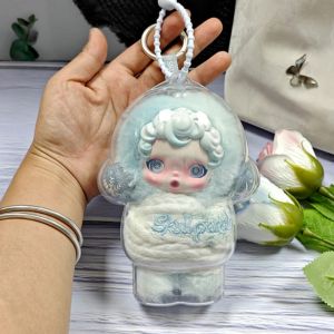 DAN S โปร่งใสโปร่งใส เคสป้องกัน SP skullpanda กันน้ำกันน้ำได้ ชุดเพลงฤดูหนาว กล่องโชว์ตุ๊กตา skullpanda ผ้าคลุมตุ๊กตาป๊อปมาร์ท 3D กระเป๋าเก็บตุ๊กตา skullpanda ใช้ได้ทุกเพศ