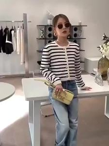 【Ship in 24H】Air conditioned shirt  薄款外套  空调衫  金扣撞色条纹圆领小香风针织开衫女秋季法式宽松短款外搭毛衣外套   9/6