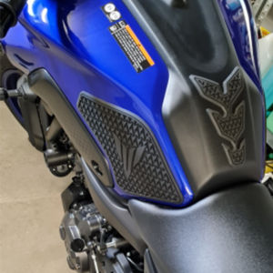 แผ่นสติกเกอร์ติดถังน้ำมันรถจักรยานยนต์กันลื่นสติกเกอร์ป้องกันด้านข้างแผ่นกันกระแทกสำหรับ2021 2022 2023ยามาฮ่า MT07 FZ07 Mtfz 07อุปกรณ์เสริม