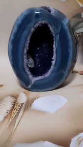 KRISTAL SG: Exotic Agate Amethyst Geode With Calcite. 玛瑙紫晶方解石