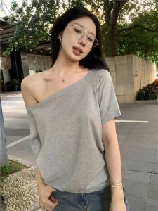 Korean Dress🎉เสื้อยืดสวยๆผู้หญิง✨เสื้อยืดโชว์ไหล่ เสื้อยืดแฟชั่นผู้หญิง เสื้อยืดแขนสั้นหลวมๆสำหรับสาวฮอต สไตล์เกาหลี