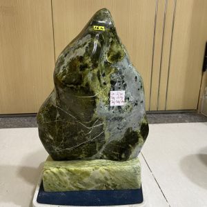 [HCM]Đá Cây đá trụ đá tự nhiên nặng 16 kg cao 42 cm ngọc serpentine màu xanh lá cho người mệnh Hỏa và Mộc gồm chân đế đá tự nhiên