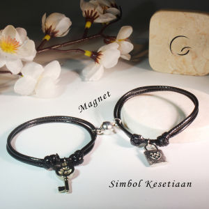 Sepasang Gelang Magnet Couple Plus Liontin Kunci Gembok GOF21 Pria Wanita Tali Korea 2mm Anti Air