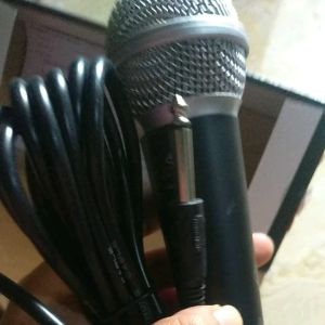 Mic Crimson Huzler: Mic Profesional Untuk Studio & Musik