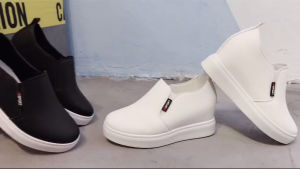 พร้อมส่ง รองเท้าผ้าใบ เสริมส้นสีขาว พร้อมส่งบางไซส์ สอบถามได้คะสไตล์เกาหลี ส้นสูง3cm เสริมส้นสูภายใน3cmรวมสูง6cm