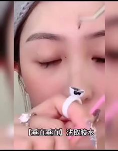 Professional Eyelash Extension Glue Waterproof Quick Dry Fragrance Free Hypoallergenic for Sensitive Eyes 8ml