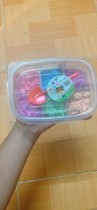 Hộp đồ chơi cát động lực cho bé