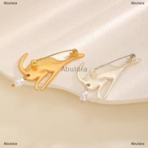 [COD] Abulaia Creative Kangaroo Brooches Light Luxury Pin Badge Buttons Brooch Vintage Versatile Clothing Jewelry Accessories Gifts