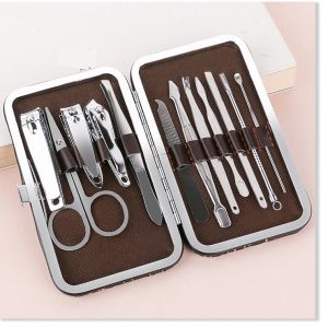 Bộ dụng cụ cắt tỉa móng tay và chăm sóc móng bằng kim loại với hộp đựng sang trọng.