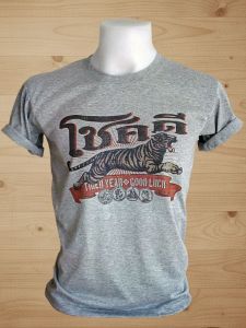 เสื้อยืดลายไทย โชคดีปีเสือ ขนาดเสื้อวัดจากรอบอก (นิ้ว) ไซด์ S 32" M 36" XL 40" 3XL 44" 4XL 48" และเสื้อไซด์ใหญ่ 5XL 52"