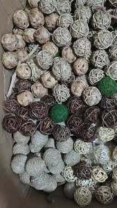 Pet supplies grass balls for birds rabbits guinea pigs chinchillas and hamsters.Smalltoys for chewing relieving boredom and playing
