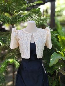 UZZO Modern Filipiniana Lace Bolero Spanish Lace with Lining Mestiza Sleeves Beige S–3XL Womens Formal Wear Graduation Oath Taking Wedding