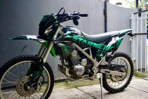 Stiker KLX BF 150 decal setiker KLX BF motif starnetic hijau hologram chrome