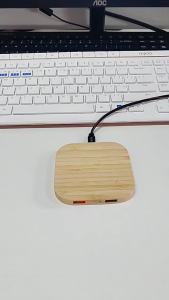 Double Hole USB Interface Bamboo Wireless Charger Wooden Mobile Phone Wireless Charger Universal Gift Engraving logo
