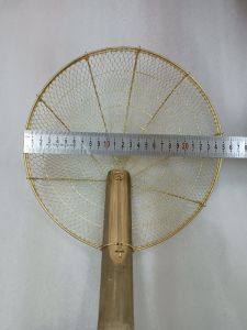 Vợt bẹt đường kính 25cm vớt xương rau củ thịt đồ chiêncán tre loại tốt bền