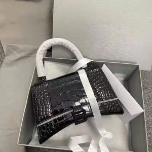2026 New womens bag classic and fashionable handbag shoulder bag crossbody bag casual and versatile high-end popular online trendy designer bag