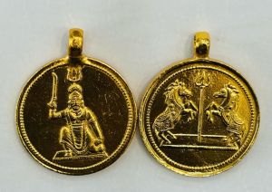 Bertenaga dan diberkati Penang Jalan Baru Ayya bersalut emas Locket (saiz 1 inci) dan Sri Muniswarar tembaga Yantra (2x2) / Energized and Blessed Penang Jalan Baru Ayya Gold Plated Locket ( Size 1 Inch ) and Sri Muniswarar Copper Yantra ( 2x2 )
