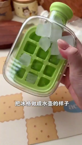 แม่พิมพ์ก้อนน้ำแข็งแบบถอดได้สำหรับซิลิโคนที่ปลอดภัยเครื่องดื่มค็อกเทลเย็นๆที่วางแก้วในรถแม่พิมพ์สำหรับเดินทาง