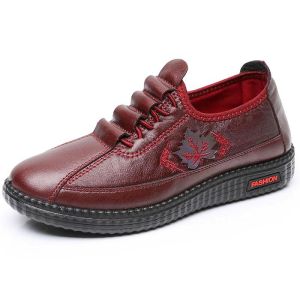 Free Shipping WomenS Slip-On Lightweight Flat Shoes New Spring/Autumn Style Leather Suitable For Mothers Available In Large Sizes With Soft Soles And A Shallow Toe