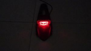 สำหรับ Enduro Off-Road จักรยานพิทักษ์ LED ไฟท้ายรถจักรยานยนต์ที่มีวงเล็บกลับบังโคลนโคมไฟหยุดเบรกสากลด้านหลังวิบาก