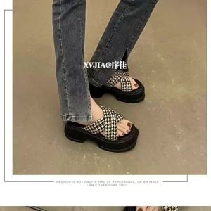 [Free Shipping] Thick-Soled High-Heeled Platform Sandals For Women Summer Outdoor Wear Niche High-End Style Houndstooth Pattern Comfortable And Not Tiring For The Feet