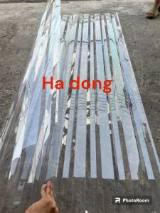 ( Rộng 1.05m x dài 2m x dày 8zem ) Tôn nhựa màu trong lấy ánh sáng che nắng mưa poly dẻo
