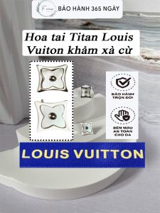Hoa tai Titan  hoa 4 cánh khảm xà cừsang trọngquý pháiTạo nên vẻ đẹp kiêu saquyến rũ cho người đeoKhông gỉ sét.Tặng kèm quà xịn sò.