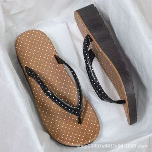 [Free Shipping] New Cartoon-Style Cute Flip-Flops For Women Suitable For Summer Wear Beach Use And Featuring A Non-Slip Sole And A Slightly Elevated Heel