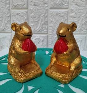 หนู มูลคุณ 1 คู่ | ตัวเครื่องอื่น ถวายเป็น พาหนะบริวารองค์พระพิฆเณศวร หนู มูลคุณ นามว่า มูลคุณ มูลคุณ มูลคุณ | มูลคุณ