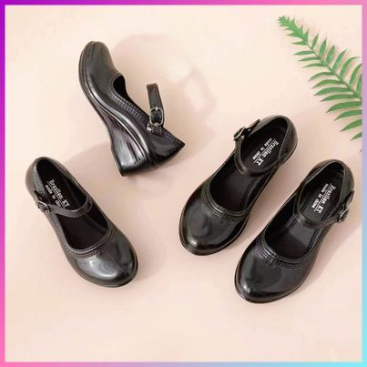 Glossy sales black shoes