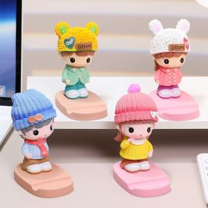 MIIQNUS Chống trượt Giá đỡ điện thoại Cặp búp bê Mô hình nhân vật Nhựa Giá đỡ điện thoại hoạt hình Di động Búp bê đôi Giá đỡ điện thoại di động dễ thương Đồ trang trí để bàn