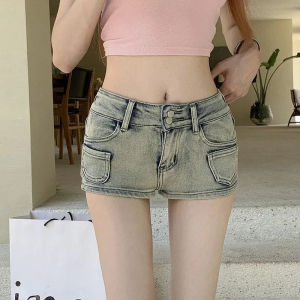 LHMoonlight  ดีเทลสวย กางเกงยีนส์แฟชั่นฮิต สวมใส่สบาย สไตล์ลูกคุณหนู ใส่ได้ทุกแนว สายแฟชั่นห้ามพลาด รุ่นนี้ขายดีมาก ราคาไม่แรงเลย รีบจัดด่วนนะคุณน้า ปังมาก