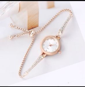 Jam Tangan Wanita Elegan Tali Serut dengan Fitur Jam Tangan Analog dan Dial Bulat Berlapis Emas